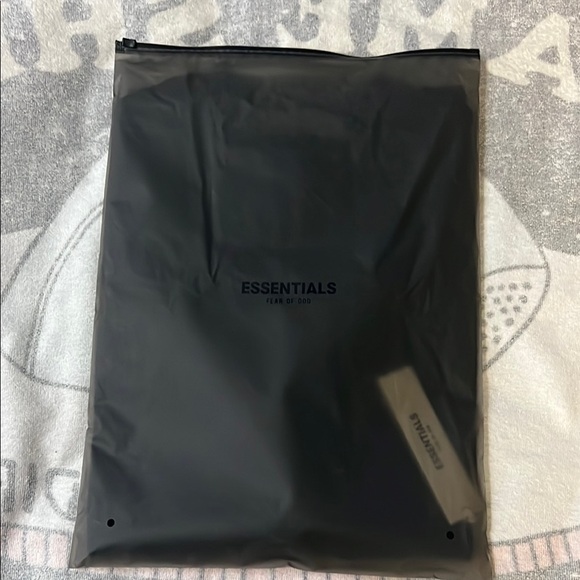 Essentials Black Short Sleeve Tee ( OVERSIZED FITS XL ) - Picture 7 of 8